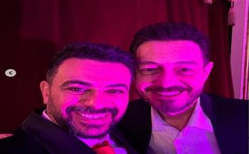 كريم الحسيني يهنئ أحمد زاهر على تكريمه فى مهرجان إبداع