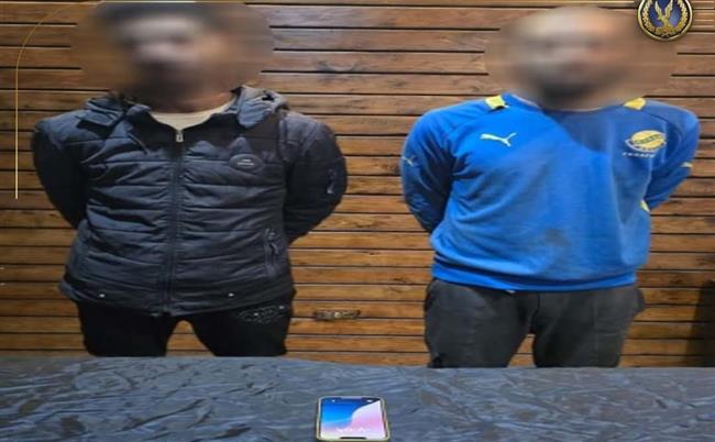  ضبط شخصان يستقلان دراجة نارية لسرقة هاتف محمول من آخر بالقليوبية