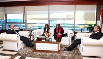 الرقابة المالية تبحث مع التنمية المحلية وصندوق الإسكان آليات التعاون لتوسيع الخدمات غير المصرفية  