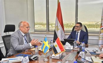 وزير الاستثمار يلتقي السفير السويدي بالقاهرة لبحث سبل تعزيز العلاقات الاقتصادية بين البلدين