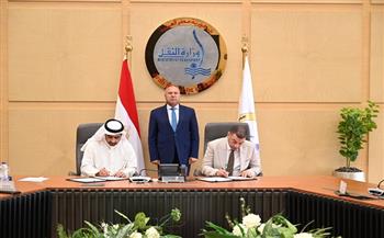 وزير الصناعة يشهد توقيع عقد ترخيص شركة جرين فالي لخدمات السيارات الكهربائية