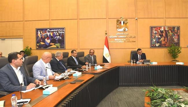 وزير الإسكان يتابع مشروعات "حياة كريمة" في الأقصر والفيوم وكفر الشيخ