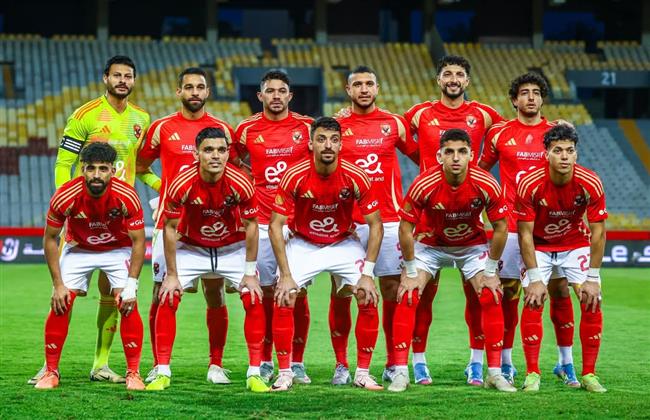 الأهلي يتقدم على المصري بثنائية مثيرة في الشوط الأول 