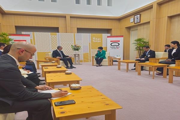 وزير الاتصالات يلتقى محافظ طوكيو باليابان لبحث التعاون في مجالات بناء القدرات الرقمية  