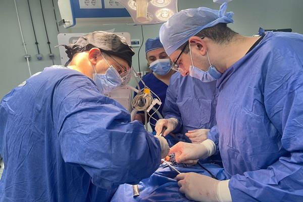 الصحة: فريق طبي مصري ينجح في ترميم فك مريض روسي بالمنظار والميكروسكوب بمستشفى العلمين