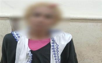  ضبط بائعة "إيشاربات" لمضايقتها سائحًا خلال سيره في الدرب الأحمر