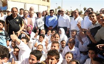 وزير الرياضة يفتتح حمام سباحة وملعب خماسي بمركز شباب مدينة ناصر 