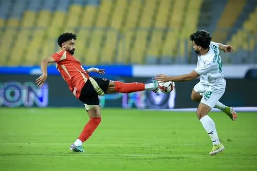 الدقيقة 30.. الأهلي 0-1 المصري 
