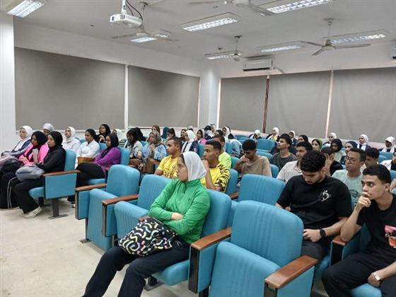 "الأزهر للفتوى" يحاور طلاب جامعة السويس حول الحرية وقيم الحياة وبناء أسرة مستقرة