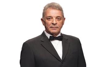 محمود حميدة يزور صبري عبد المنعم ويطمئن على صحته