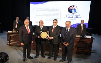 جامعة القاهرة تكرم وزير العدل ورؤساء الهيئات القضائية 