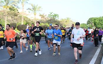 بمشاركة 2000 متسابق من 60 جنسية.. وزير الرياضة يشارك في ماراثون مدينتي