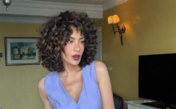 بشعر كيرلي قصير.. صبا مبارك تلفت أنظار الجمهور
