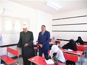 محافظ مطروح يتفقد لجان امتحانات الثانوية الأزهرية