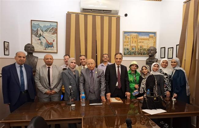 هشام درويش يستعرض رحلته مع الدراسات اليونانية واللاتينية في ندوة باتحاد كتاب مصر