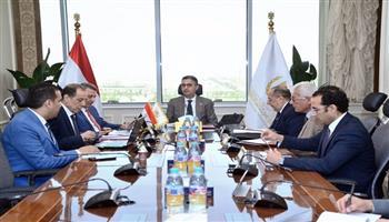 وزير التموين يبحث مع رئيس شركة السكر والصناعات التكاملية خطط التطوير وتعزيز الإنتاج المحلي  