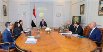 الرئيس السيسي يؤكد على ضرورة تحسين مناخ الاستثمار في مصر وتسهيل إجراءات التراخيص