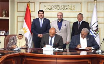 محافظ بني سويف يشهد توقيع بروتوكول لتركيب وصلات الصرف الصحي المنزلي بقرية ميانة بأهناسيا