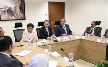 نائب وزير الصحة يعقد اجتماعا مع لجنة تقييم الأداء الخاصة بمديري ووكلاء مديريات الشؤون الصحية