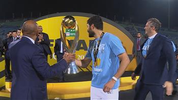 لحظة تاريخية.. علي جبر وممدوح عيد يحملان دوري أبطال أفريقيا