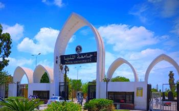 رئيس جامعة المنيا يتابع سير الامتحانات وانضباطها ويستمع إلى أراء الطلاب