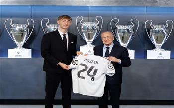 بعد تقديمه رسميًا.. تعرف على رقم قميص دين هويسن مع ريال مدريد