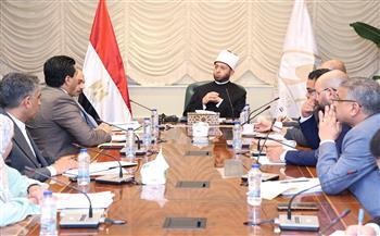 وزير الأوقاف يعقد اجتماعًا موسعًا مع اللجنة الهندسية بالوزارة لمتابعة المشروعات الإنشائية 