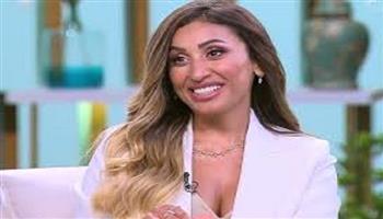 دينا الشربيني تهنئ أمينة خليل بزفافها: «قلبي بيرقص من الفرح»