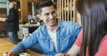 5 لغات غير منطوقة تعبر عن مدي استمتاع الشخص بوجودك
