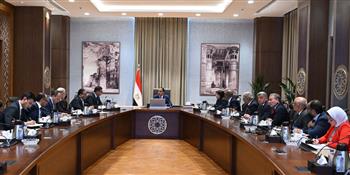 رئيس الوزراء يتابع خطط وإجراءات التوسع في مشروعات تحلية مياه البحر