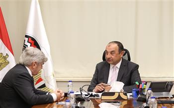 وزير قطاع الأعمال يبحث مع "ماير تكنيمونت" الإيطالية مستجدات مشروع حامض النيتريك