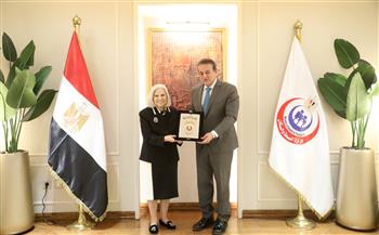 وزير الصحة يكرّم السفيرة هيفاء أبو غزالة تقديرًا لجهودها في دعم الأمن الصحي العربي
