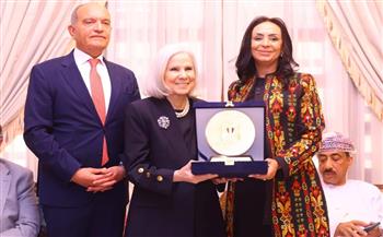 وزيرة التضامن تكرم السفيرة هيفاء أبو غزالة تقديرًا لجهودها بـ"الجامعة العربية"