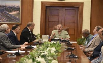 محافظ بورسعيد يعقد اجتماعًا موسعًا مع مديري المدارس ببورسعيد