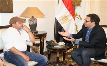 وزير الثقافة يلتقي محمد هنيدي لبحث تقديم عروض مسرحية بالمحافظات