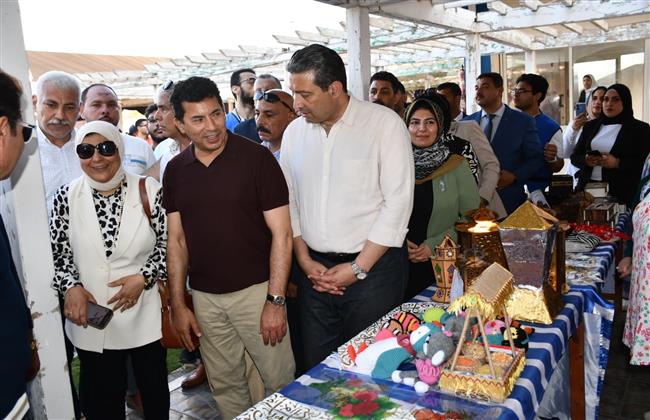 وزير الشباب ومحافظ دمياط يتفقدان ملتقى التوظيف وورش  "مشواري" و"علّمني حرفة  