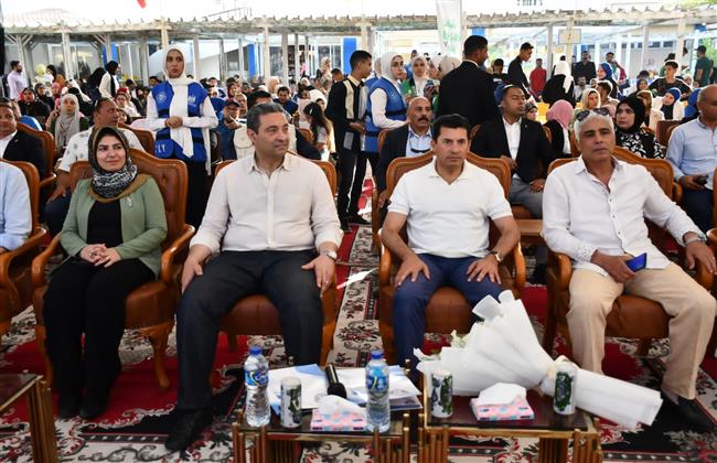 وزير الشباب ومحافظ دمياط يشهدان جلسة برلمانية لبرلمان الطلائع و الشباب  