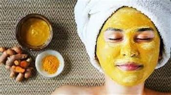 5 ماسكات طبيعية من الكركم لتعزيز نضارة وإشراقة البشرة