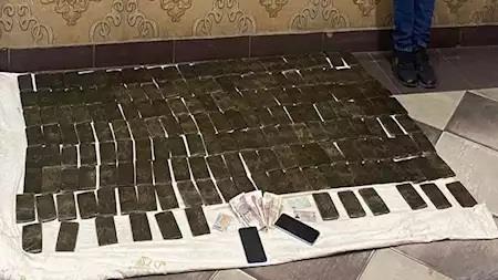 ضبط كميات من المواد المخدرة وتنفيذ 631 حكمًا قضائيًا في حملة أمنية موسعة بدمياط وأسوان