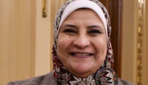 د. إيمان بكر.. عميدة «طب بيطرى» :  أنا أقدم عميدة فى جامعة القاهرة..  والجنس الناعم «وش السعد» على الكلية