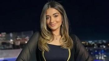 مصطفى عماد يدعم ملك أحمد زاهر في أزمتها الصحية الأخيرة 