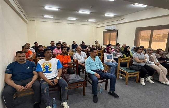 الشباب والرياضة تطلق دورتين تدريبيتين في الأحمال التدريبية بالبحر الأحمر