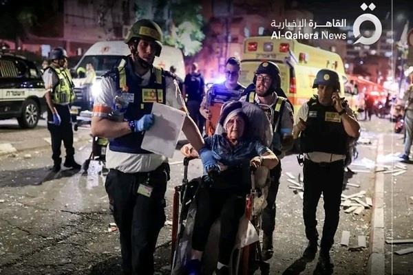 إذاعة جيش الاحتلال: إصابة 10 أشخاص على الأقل جراء سقوط صاروخ إيراني وسط إسرائيل