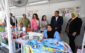 رئيس الوزراء يتفقد "مشغل البحراوية" بقرية زاوية صقر