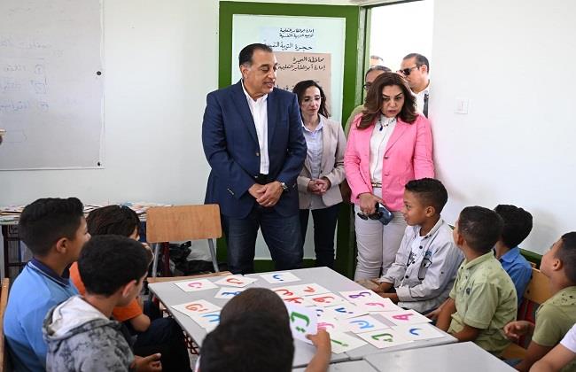 رئيس الوزراء يتفقد مدرسة رزق درويش الابتدائية بزاوية صقر