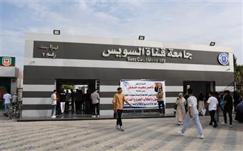 رئيس جامعة قناة السويس يتفقد سير الامتحانات بكليات الجامعة