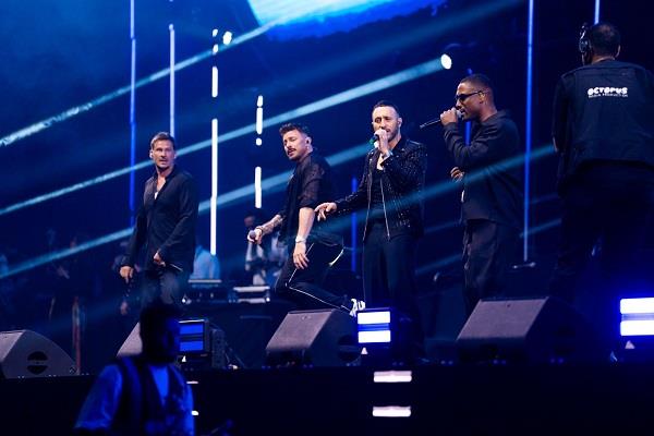 "نوستالجيا فورها" يشعل جدة.. أكثر من 10 آلاف متفرج يعودون مع نجوم الألفينات إلى زمن الفن الذهبي