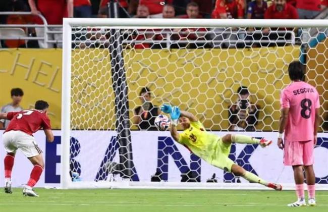 كأس العالم للأندية.. أوستاري: حارس الأهلي يستحق جائزة رجل المباراة  
