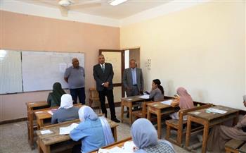 محافظ أسوان يتفقد لجان امتحانات الثانوية العامة بإدفو