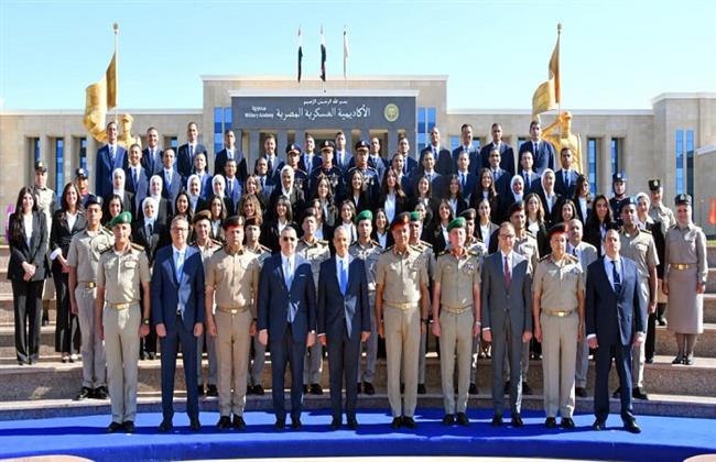 الأكاديمية العسكرية تنظم مراسم تخريج الدورة التدريبية 8 للدفعة 57 ملحقين دبلوماسيين بعد إتمام فترة تأهيلهم